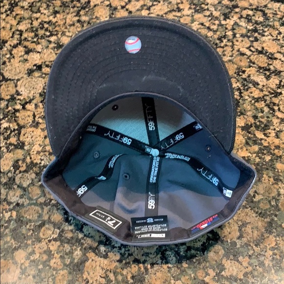 Yankees - New Era / Genuine Merchandise Fitted Hat - Picture 3 of 3